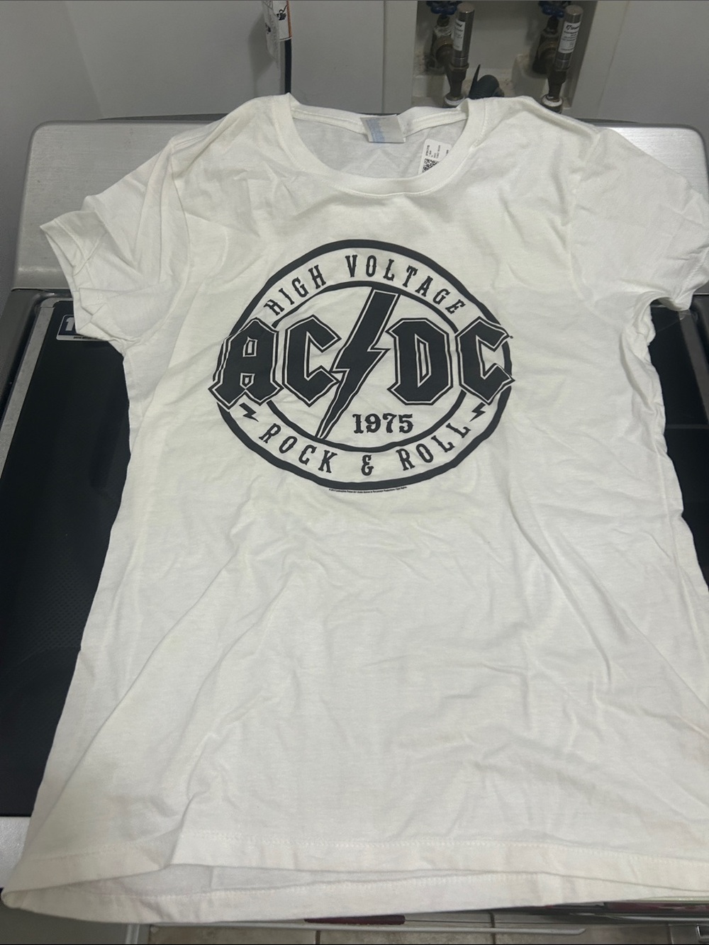 Women’s medium ac/dc rock n roll 100% cotton tshirt top new nwt tee
